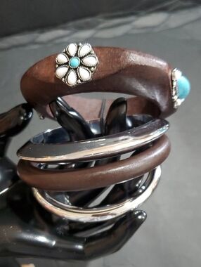 4 stack wood and‎ silver tone studded white and turquoise gemstone bangles set